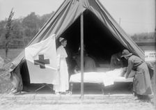 Woman's National Service School, Under Woman's Section, Navy League, Inst. By Red Cross in..., 1916. Creator: Harris & Ewing