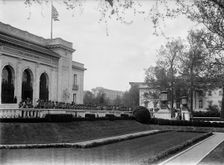 Woman's National Service School Under Woman's Section, Navy League, Massed On Steps of Pan..., 1917. Creator: Harris & Ewing