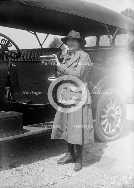 Woman's National Service School Under Woman's Section, Navy League - Mrs. H.B. Joy, 1916. Creator: Harris & Ewing.