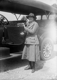 Woman's National Service School Under Woman's Section, Navy League - Mrs. H.B. Joy, 1916. Creator: Harris & Ewing