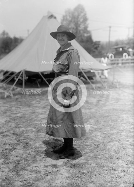 Woman's National Service School, Under Woman's Section, Navy League, Mrs. H.B. Joy, 1916. Creator: Harris & Ewing.