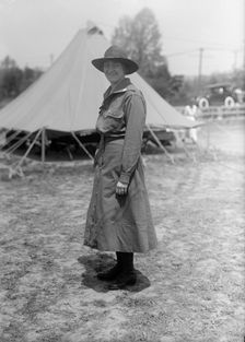 Woman's National Service School, Under Woman's Section, Navy League, Mrs. H.B. Joy, 1916. Creator: Harris & Ewing