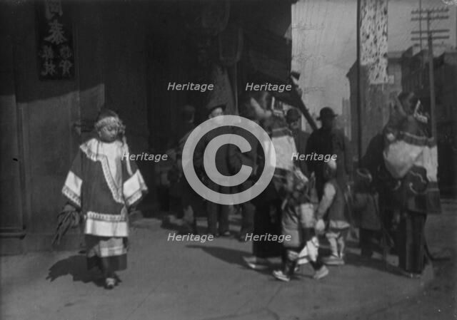 Women and children walking down a street, Chinatown, San Francisco, between 1896 and 1906. Creator: Arnold Genthe.