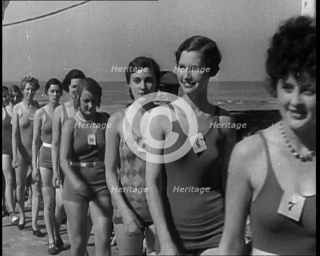 Women at the Seaside, 1930s. Creator: British Pathe Ltd.