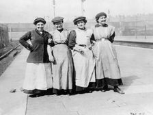 Women porters at Marylebone station, May 1915. Creator: Unknown