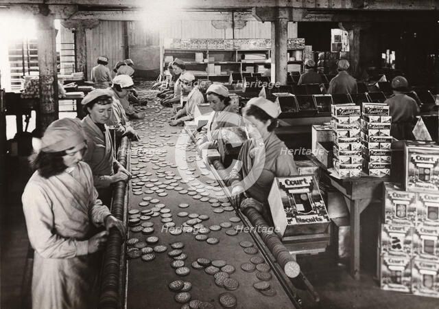 Women packing Court Biscuits,  Norwich, Caley factory, Norfolk, 1937. Artist: Unknown