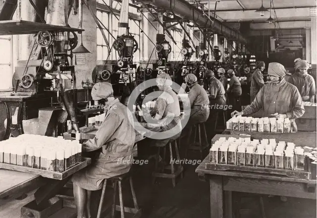 Women packing Rowntree’s Elect Cocoa, York, Yorkshire, 1929. Artist: Unknown
