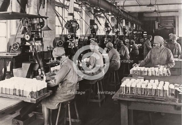 Women packing Rowntree’s Elect Cocoa, York, Yorkshire, 1929. Artist: Unknown