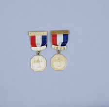 Women's USGA Championship winner's medals, 1901-2. Creator: Unknown