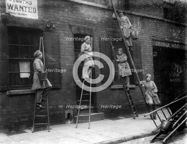 Women window cleaners, Nottingham, Nottinghamshire, 1917. Creator: Unknown.