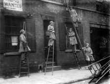 Women window cleaners, Nottingham, Nottinghamshire, 1917. Creator: Unknown