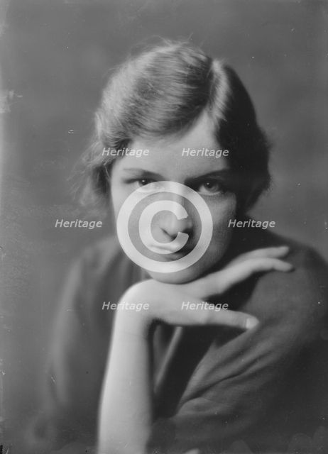 Wood, Peggy, Miss, portrait photograph, 1917 Aug. 27. Creator: Arnold Genthe.