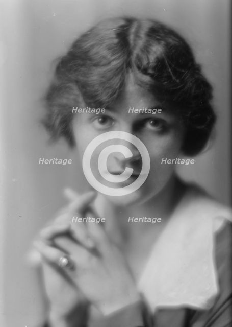 Woodruff, Eleanor, Miss, portrait photograph, 1914. Creator: Arnold Genthe.