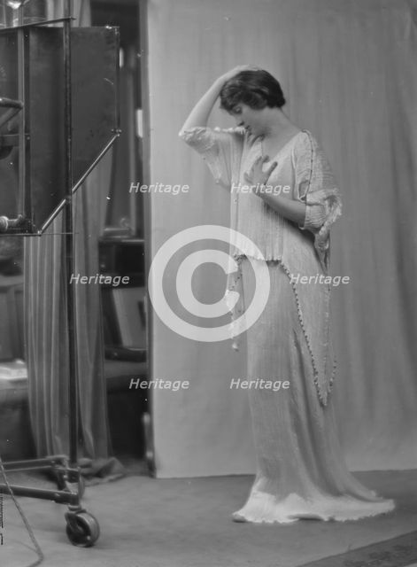 Woodruff, Eleanor, Miss, portrait photograph, ca. 1914. Creator: Arnold Genthe.