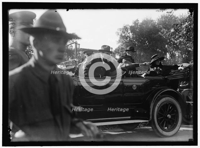 Woodrow Wilson and wife (Edith Bolling Wilson) in back seat of automobile, between 1916 and 1918. Creator: Harris & Ewing.