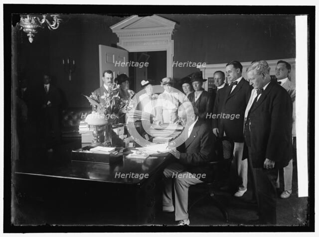 Woodrow Wilson signing Child Labor Bill, 1916.  Creator: Harris & Ewing.
