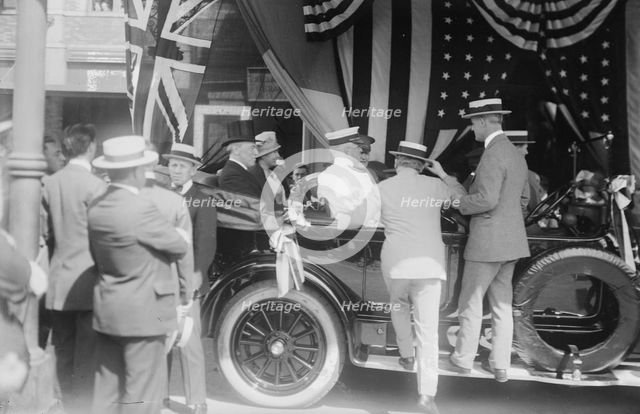 Woodrow Wilson & wife [New York], between c1915 and c1920. Creator: Bain News Service.
