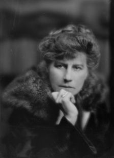 Woodrow, Nancy, Mrs., portrait photograph, 1915 Nov. 2. Creator: Arnold Genthe