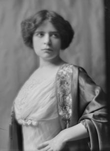 Woodward, Constance, Miss, portrait photograph, 1912 May 24. Creator: Arnold Genthe