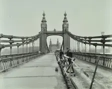 Workmen on old Chelsea Bridge, London, 1921