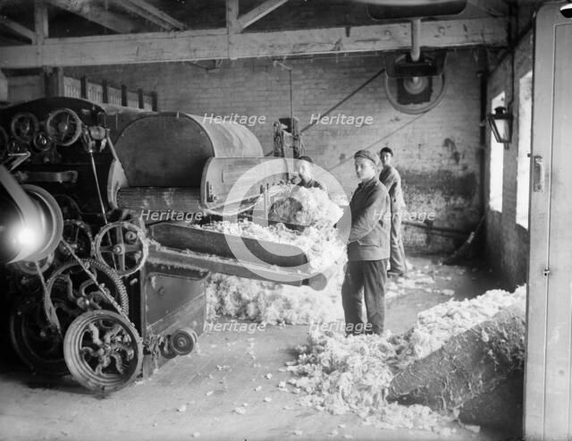 Workers at Earley's Blanket Factory, Witney, Oxfordshire, c1860-c1922. Artist: Henry Taunt