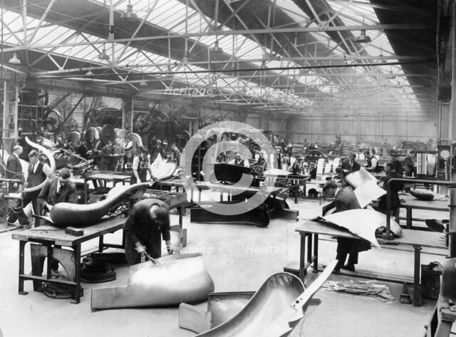 Workers in the Vauxhall factory, Luton, Bedfordshire, 1935. Artist: Unknown