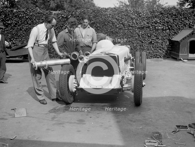Working on Raymond Mays' Vauxhall-Villiers, c1930s. Artist: Bill Brunell.