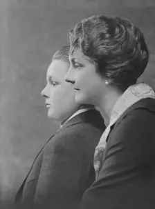 Work, Bertram, Mrs., and son, portrait photograph, 1916 or 1917. Creator: Arnold Genthe