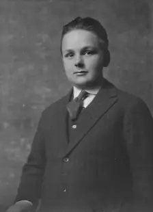 Work, Master, portrait photograph, 1916 or 1917. Creator: Arnold Genthe