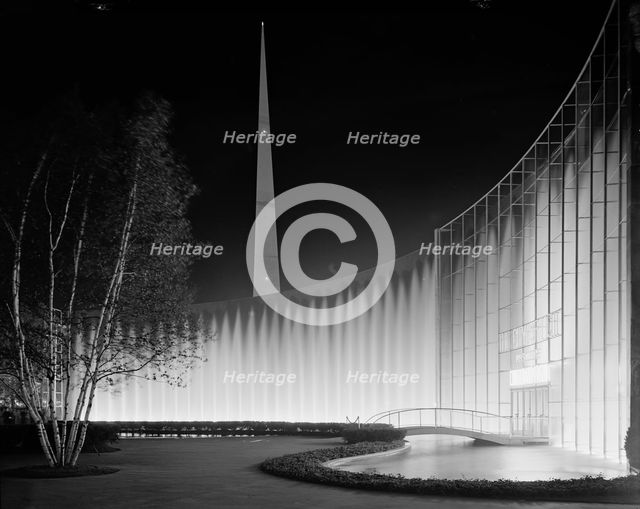 World's Fair night views, 1939. Creator: Gottscho-Schleisner, Inc.