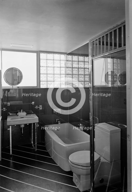World's Fair, House of Glass no. 4, 1939. Creator: Gottscho-Schleisner, Inc.
