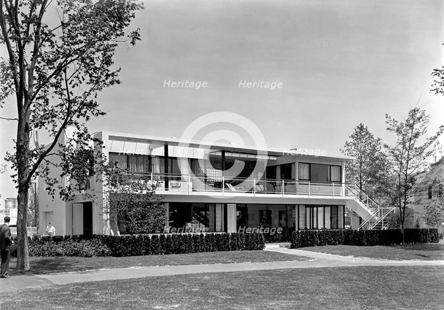 World's Fair, House of Glass no. 4, 1939. Creator: Gottscho-Schleisner, Inc.