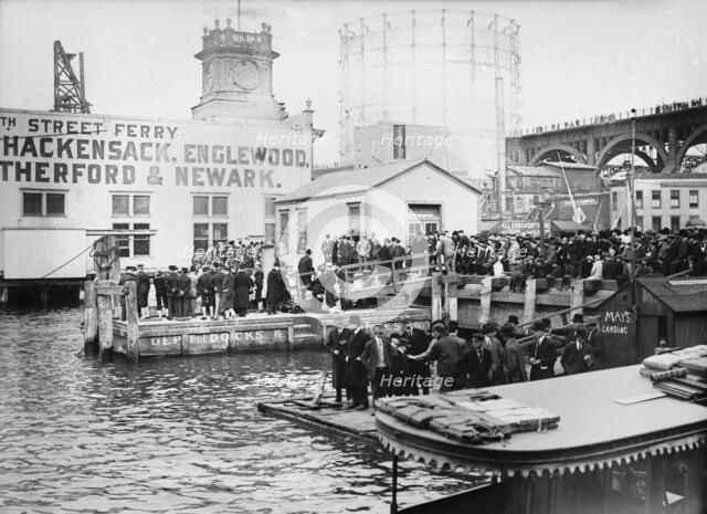 Watching warships 10/28/11, 1911. Creator: Bain News Service.