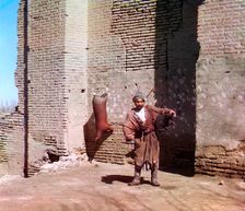 Water-carrier, Samarkand, between 1905 and 1915. Creator: Sergey Mikhaylovich Prokudin-Gorsky