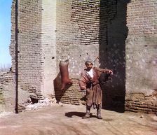 Water-carrier, Samarkand, between 1905 and 1915. Creator: Sergey Mikhaylovich Prokudin-Gorsky