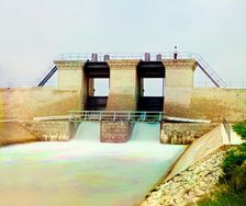 Water supply control of the Sultan-Bentskaya Dam, Murghab Estate, Turkmenistan,between 1905 and 1915 Creator: Sergey Mikhaylovich Prokudin-Gorsky