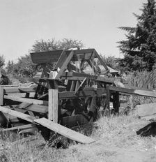 Waterwheel for field irrigation in the bean..., north of West Stayton, Marion County, Oregon, 1939. Creator: Dorothea Lange