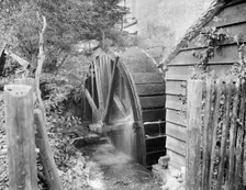 Waterwheel, Old Mill, Chipping Campden, Gloucestershire, 1900. Artist: Henry Taunt