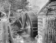 Waterwheel, Old Mill, Chipping Campden, Gloucestershire, 1900. Artist: Henry Taunt