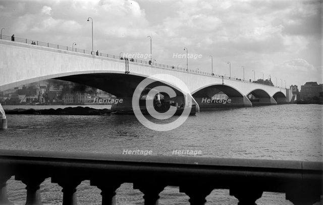 Waterloo Bridge soon after its completion in 1942, (c1945-c1965). Artist: SW Rawlings