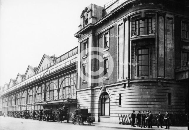 Waterloo Station, 1910. Artist: Unknown