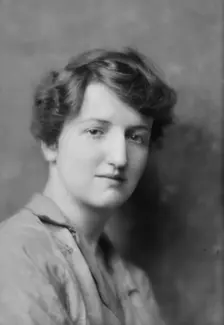 Watson, Ruth, Miss, portrait photograph, 1915. Creator: Arnold Genthe