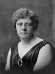 Watson, S.K., Miss, portrait photograph, 1917 June 9. Creator: Arnold Genthe