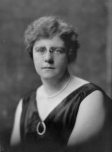 Watson, S.K., Miss, portrait photograph, 1917 June 9. Creator: Arnold Genthe