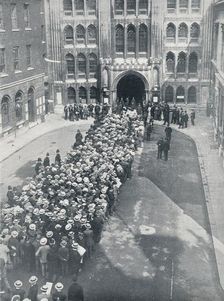 Waiting to enter the Guildhall for Mr. Asquith's first great call to arms meeting, 1914