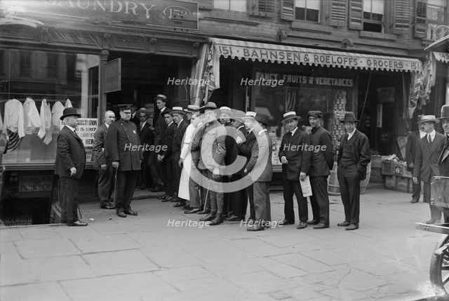 Waiting to register, 6/5/17, 1917. Creator: Bain News Service.