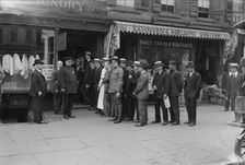 Waiting to register, 6/5/17, 1917. Creator: Bain News Service