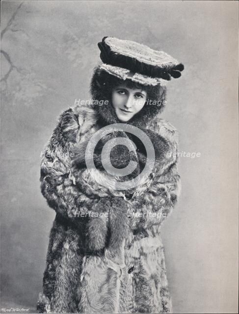 'Waiting for the Motor', c1903.  Artist: The ACME Tone Engraving Co Ltd.