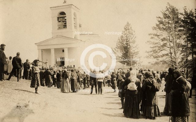Waiting for the religious procession on Easter week (Bright Week) at the Znamensky..., 1913-14. Creator: S. Ia. Mamontov.