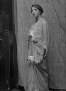 Wallach, Alma, Miss, portrait photograph, 1914 Jan. 24. Creator: Arnold Genthe
